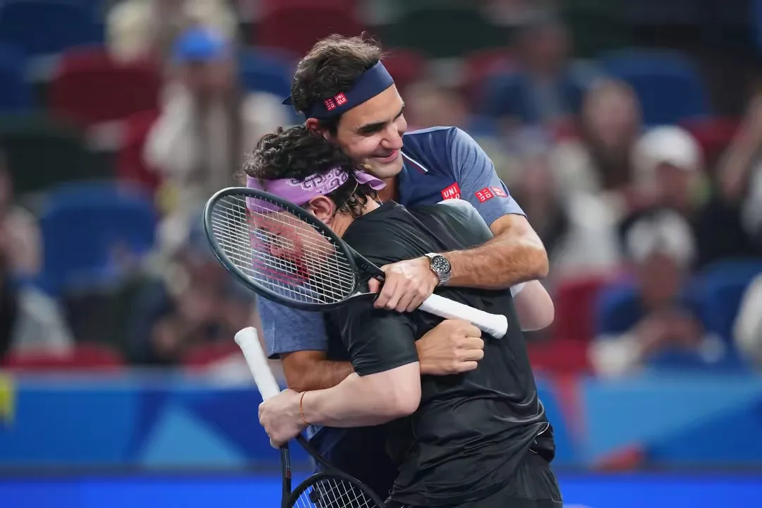 世界网球队鏖战西班牙网球队，费德勒送出助攻