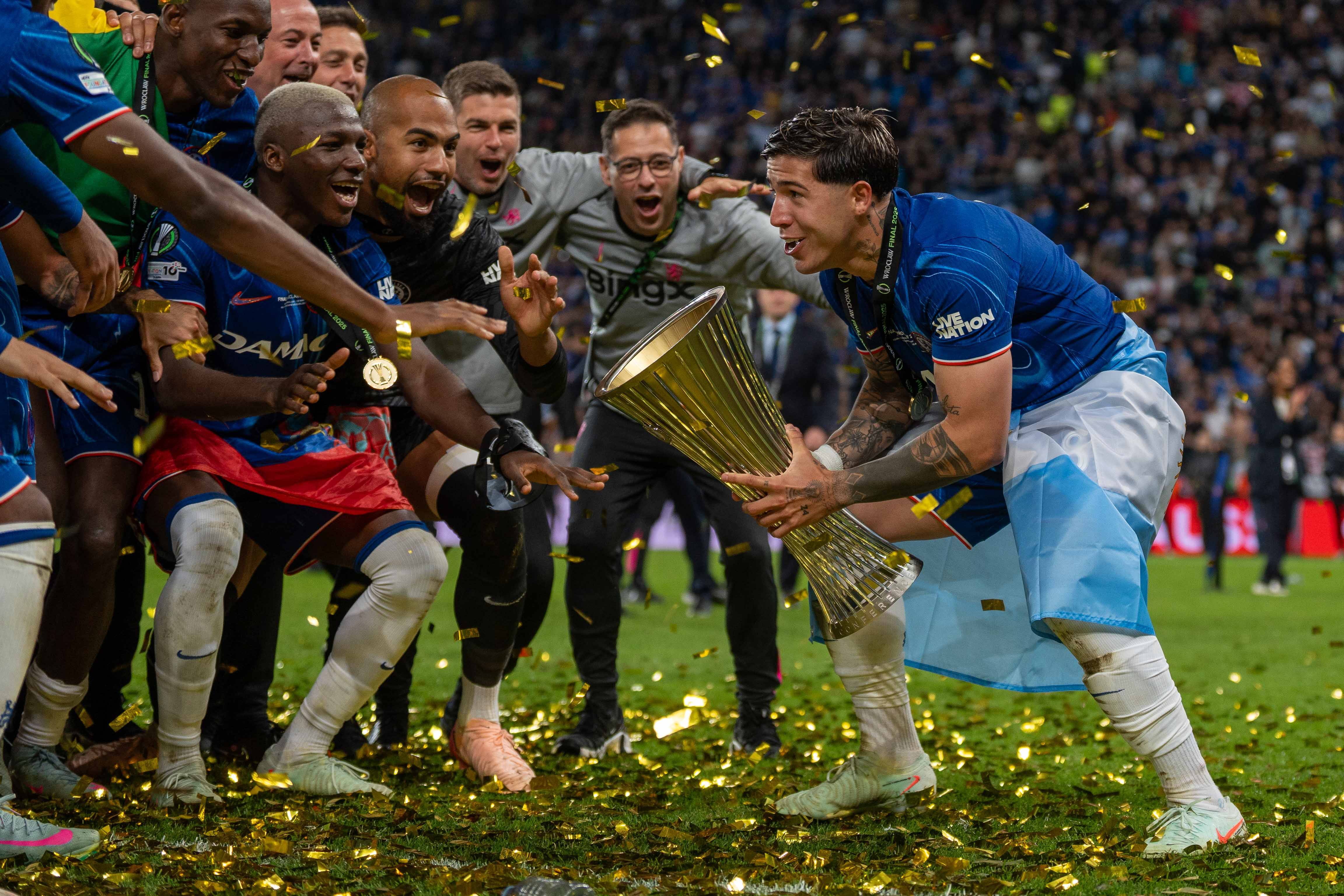 切尔西碾压巴黎，阿尔瓦雷斯关键制胜