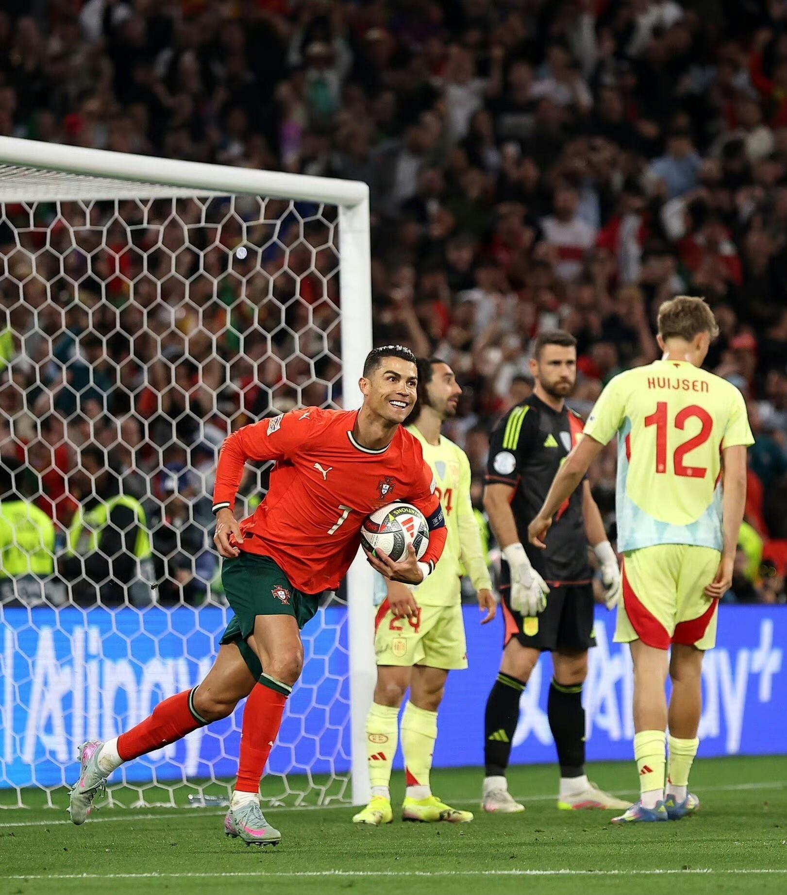 土耳其碾压塞内加尔，C罗三分雨点燃全场