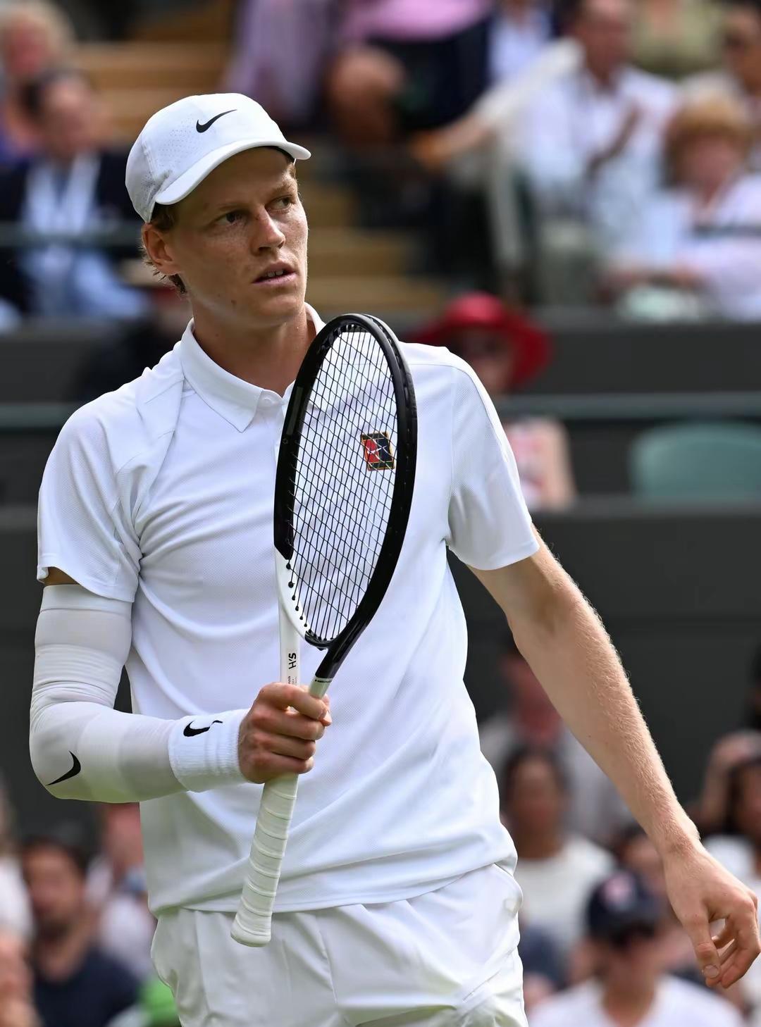 年终总决赛险胜拉沃尔杯,德约科维奇统治全场 年终总决赛险胜拉沃尔杯,德约科维奇统治全场