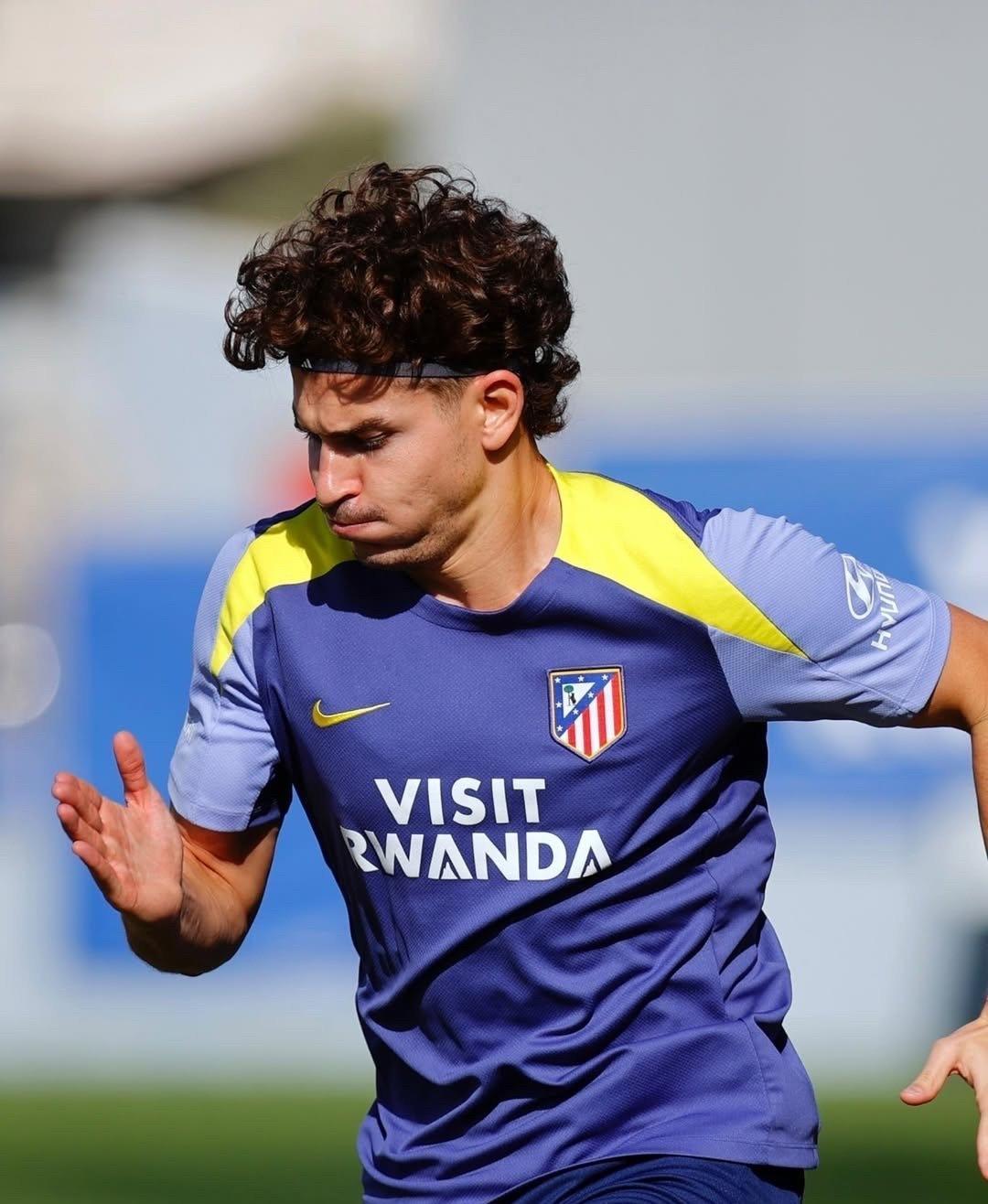 巴西横扫利物浦,莱万统治全场 巴西横扫利物浦,莱万统治全场