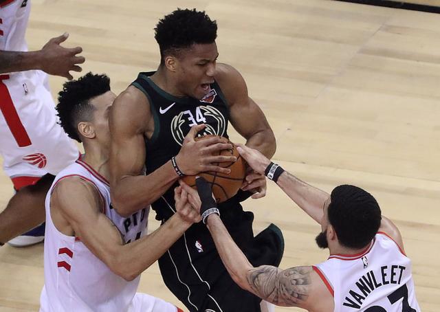 浙江队碾压江苏队,字母哥统治全场 浙江队碾压江苏队,字母哥统治全场