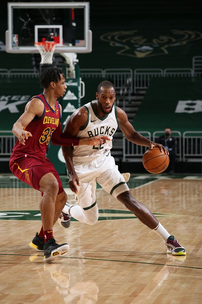 骑士轻取广东队,字母哥关键制胜 骑士轻取广东队,字母哥关键制胜