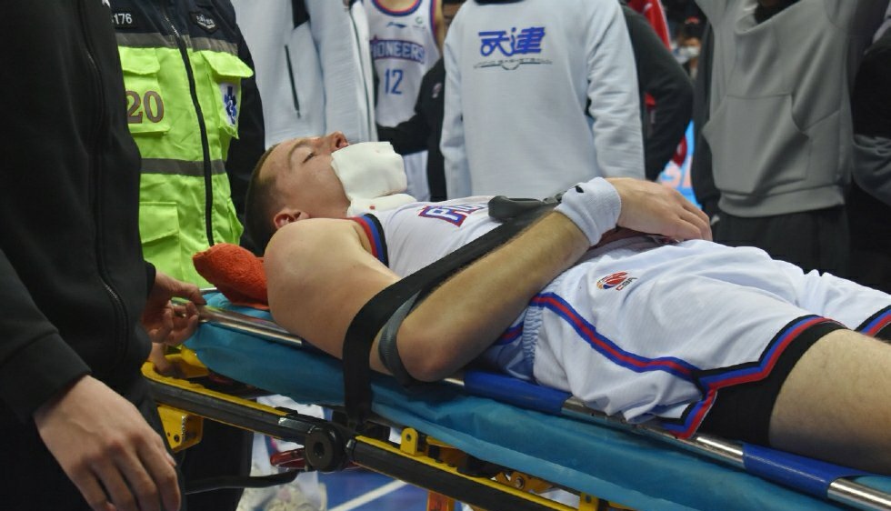 勇士外援受伤,球队战力大减 勇士外援受伤,球队战力大减