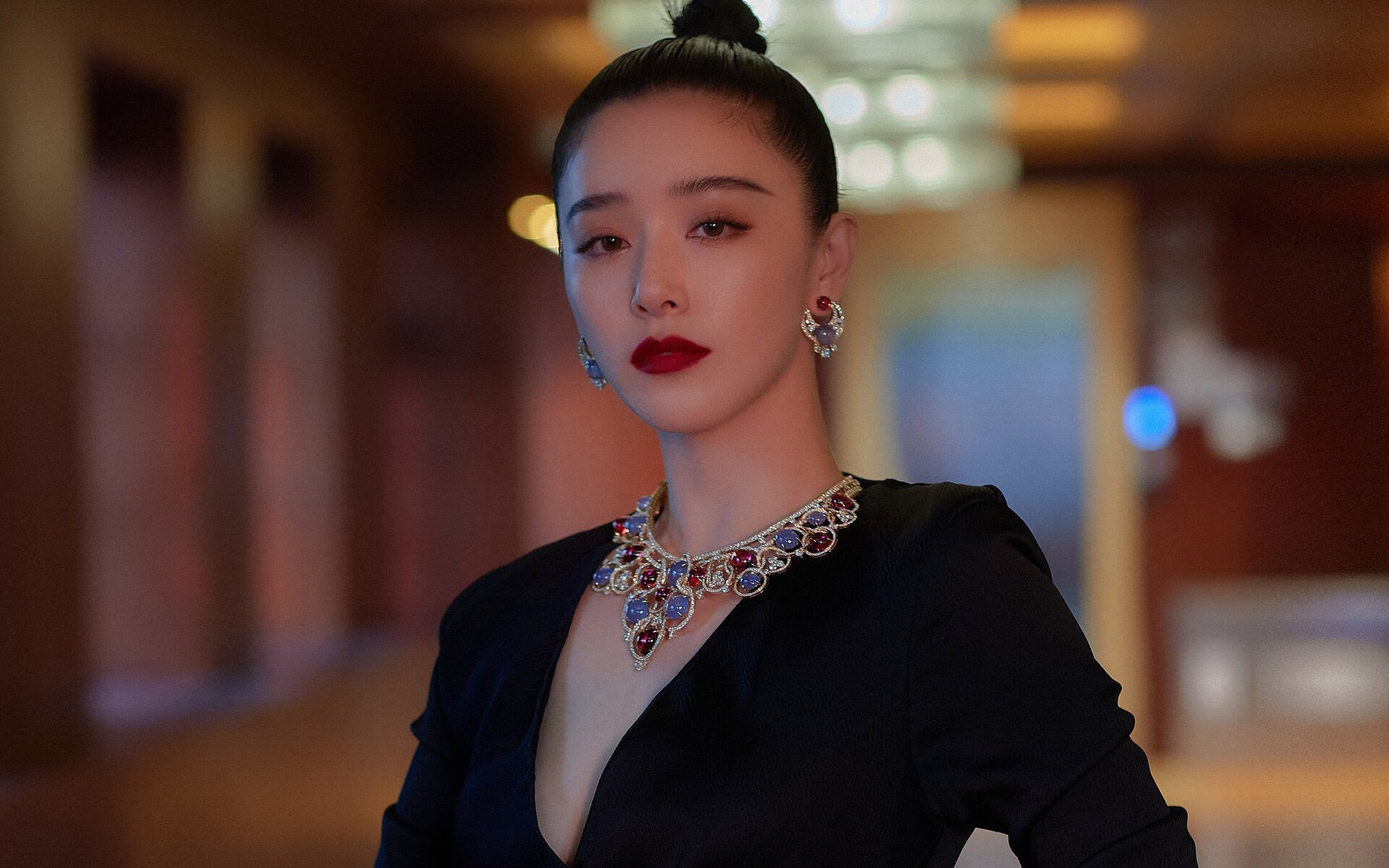 石油铁蹄轻取东欧铁骑，萨拉赫三剑定江山—一场横跨大陆的足球对话